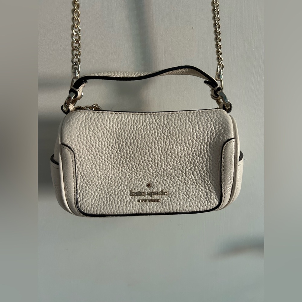 Kate Spade White Crossbody Bag with Chain Strap
